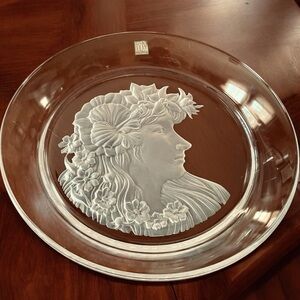 Hoya crystal plate, frosted maiden, heavy weight, a few minor scratches, vintage
